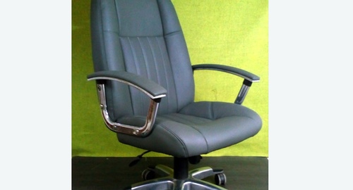Перетяжка офисного кресла кожей. Сухой Лог